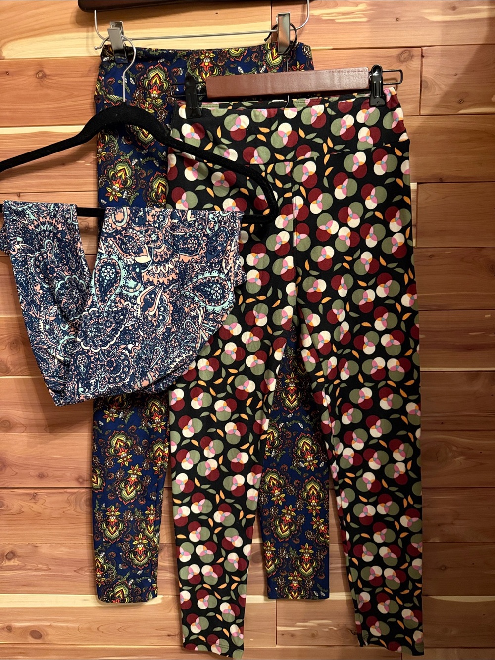 LuLaRoe Navy Leggings with Multicolor Dot and Leaf Print